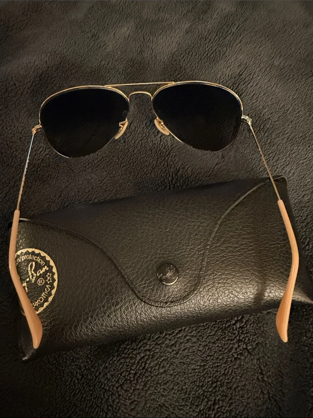 Ray-Ban Men’s Gold Frame Sunglasses with Black Gradient Lenses
